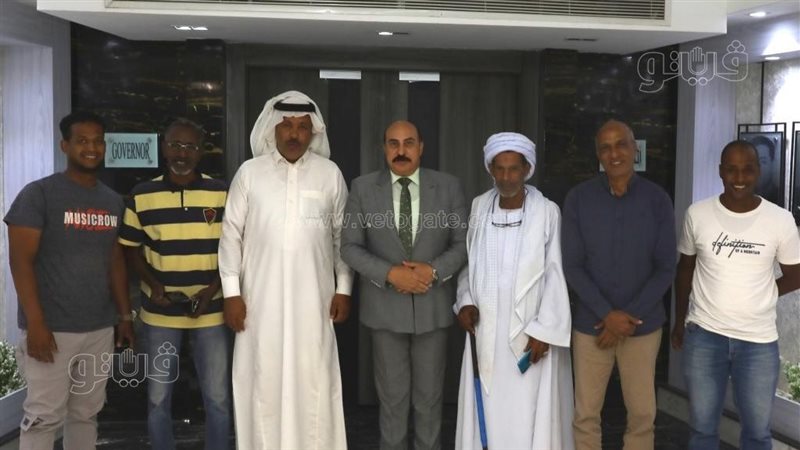 لقاء محافظ أسوان