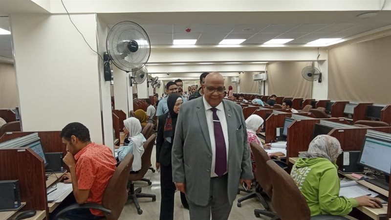 جانب من متابعة الامتحانات،