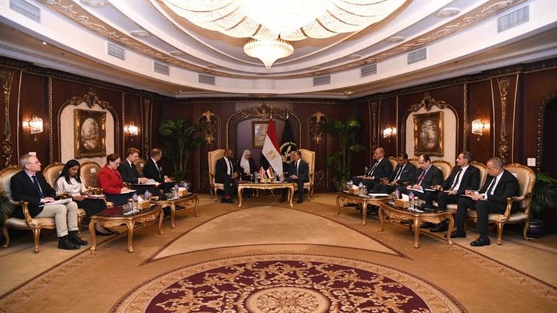 وزير الداخلية يبحث