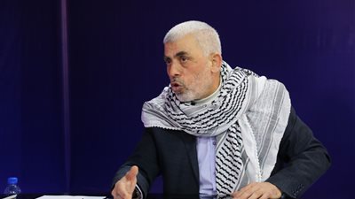 حماس لن تسلم أسلحتها، السنوار يبعث برسالة إلى الوسطاء بشأن مقترح بايدن