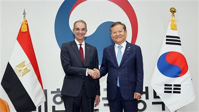 وزير الاتصالات يبحث مع وزير السلامة الكورى تعزيز التعاون فى مجال الحكومة الرقمية