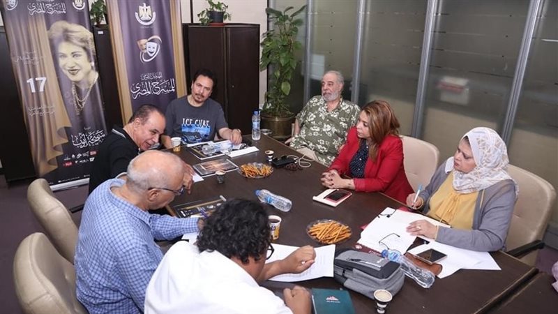 اجتماع رئيس المهرجان