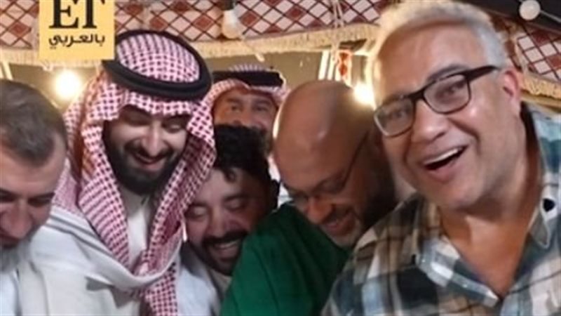 بيومي فؤاد مع طاقم