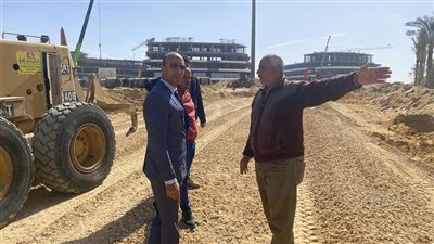 رئيس جهاز القاهرة الجديدة يتابع مشروعات الطرق وأعمال رفع كفاءة روافع المياه بالتجمع السادس 