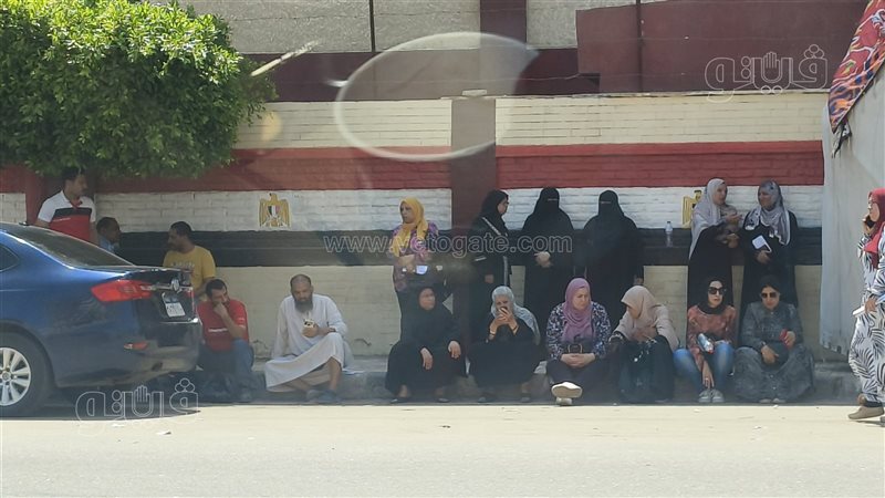 أولياء الأمور تفترش