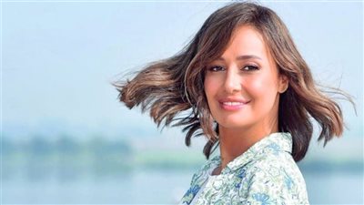 حلا شيحة تحتفل بعيد ميلادها الـ 46 في أجواء عائلية (فيديو)