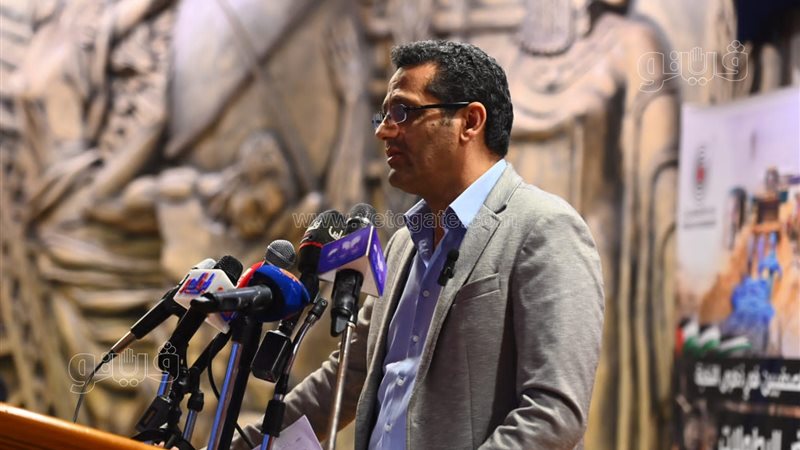 الكاتب الصحفي خالد