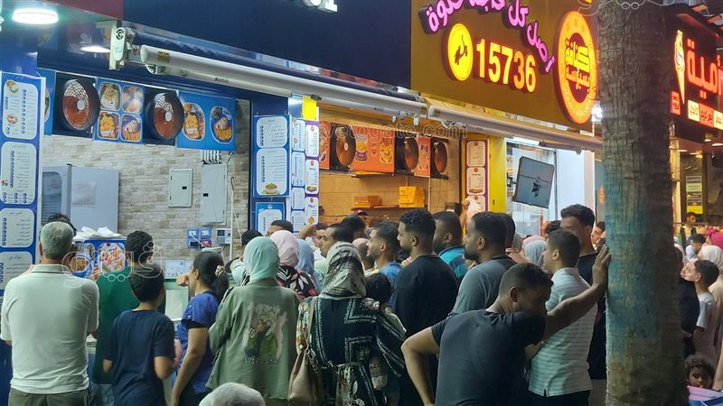 إقبال المصطافين على