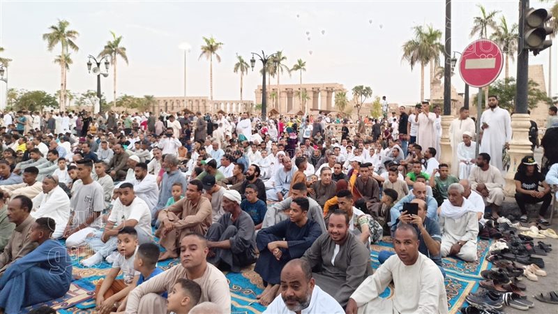  توافد المواطنين