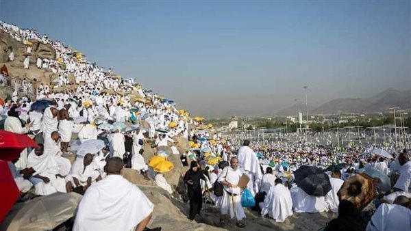 وزير السياحة يعتمد الضوابط والقواعد المنظمة للحج السياحي.. بدء تلقي الطلبات الأربعاء.. 23 ديسمبر موعد إجراء القرعة.. وتخصيص أغلب التأشيرات للمستويين البري والاقتصادي 