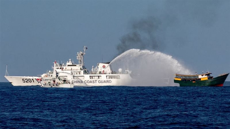 سفينة صينية تطلقق