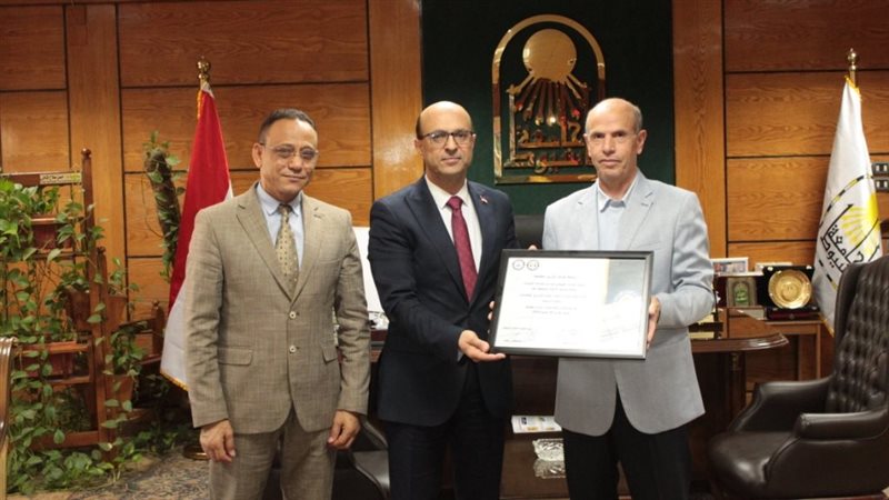لقاء رئيس جامعة أسيوط،