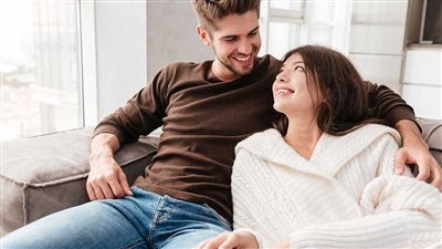 قبل انقضاء إجازة العيد، رتبي سهرة رومانسية مع زوجك