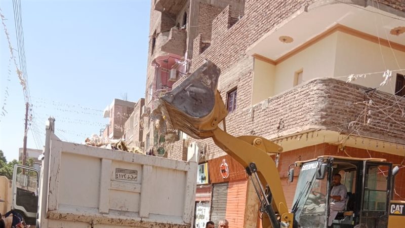 جانب من رفع القمامة