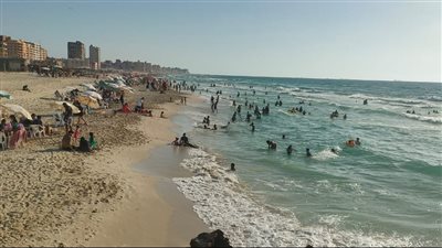 انتشال جثمان غريق في لسان الكيلو 21 الصخري بالإسكندرية 