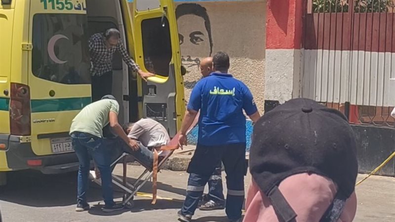 طالب اغشي عليه داخل