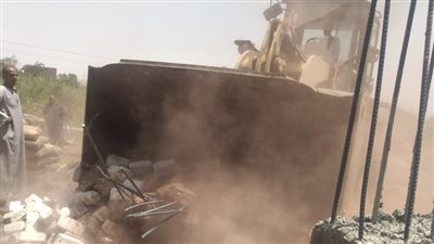 إزالة حالة تعد بالبناء بأرمنت في الأقصر 