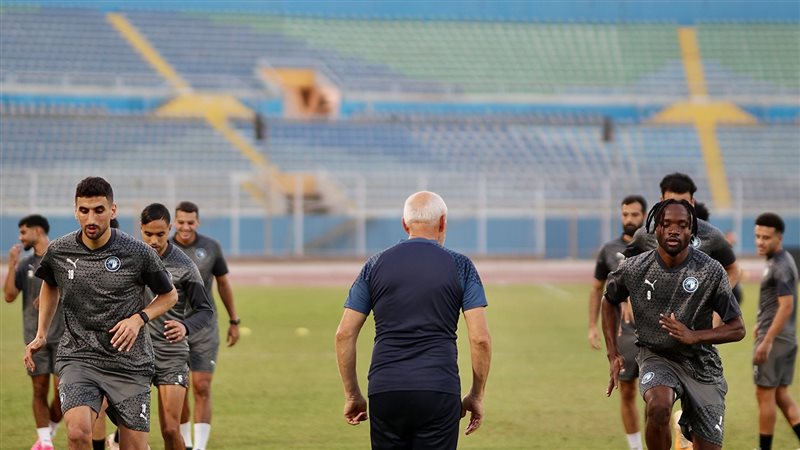 بيراميدز، فيتو 