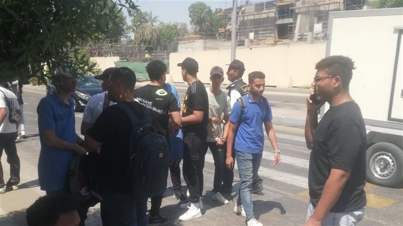 خروج الطلاب بعد أداء