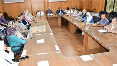 رئيس جامعة القناة يطالب أعضاء هيئة التدريس بالخطة الصيفية لقطاع خدمة المجتمع