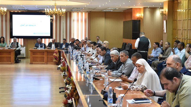 تنفيذي الشرقية يستعرض