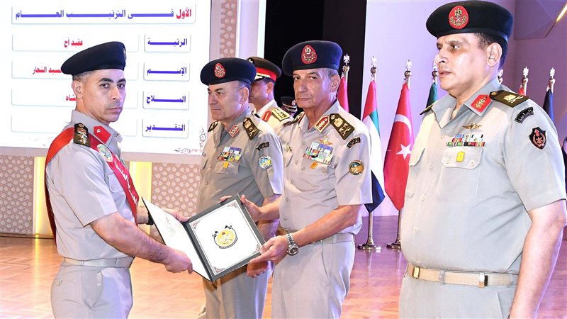 وزير الدفاع يشهد