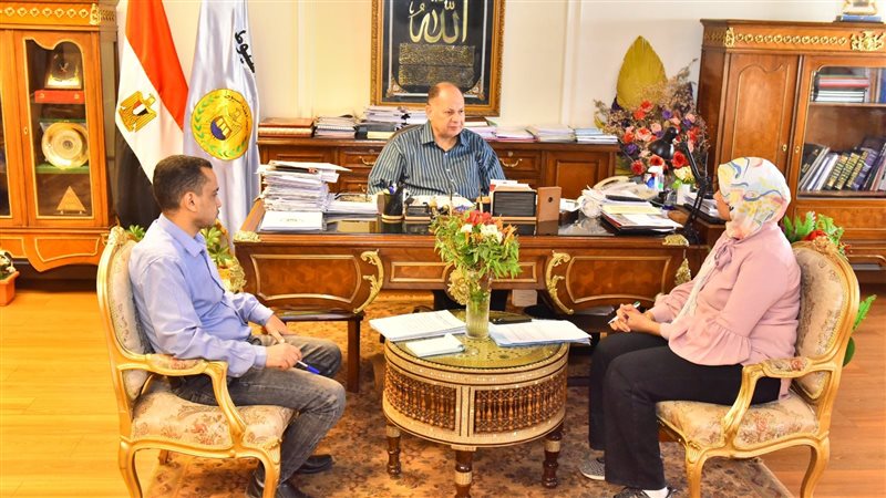 اجتماع محافظ أسيوط،