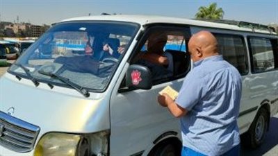 محافظ القاهرة: ملصقات بالتعريفة الجديدة على سيارات السرفيس