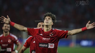 إمام عاشور يستعرض مهاراته قبل مباراة البنك بالدوري الممتاز (فيديو)