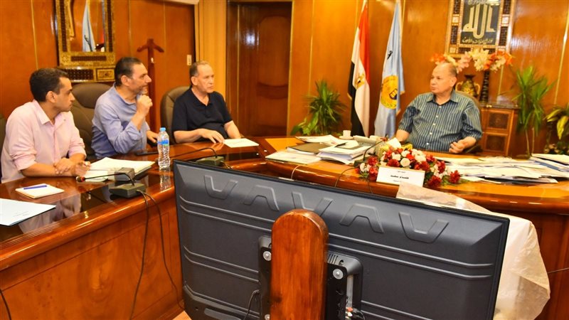 اجتماع محافظ أسيوط،