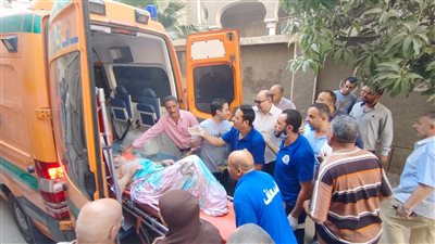 سقطت عليها دشمة صخرية، مصرع سيدة أثناء مرورها أمام عقار المنوفية المنهار