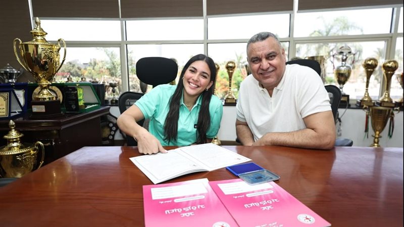 الأهلي يتعاقد مع