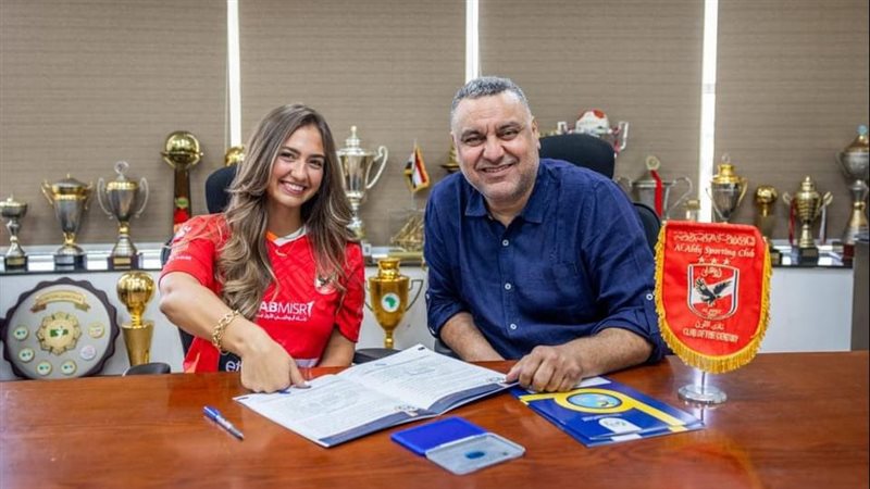 الأهلي يتعاقد مع