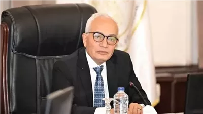 خارج التشكيل الجديد، حجازي يجمع متعلقاته ويودع العاملين بها 
