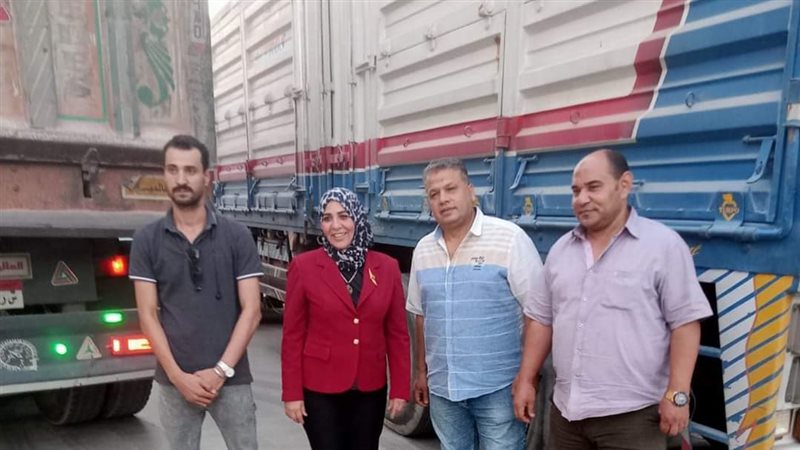 ضبط سيارتين قمح قبل