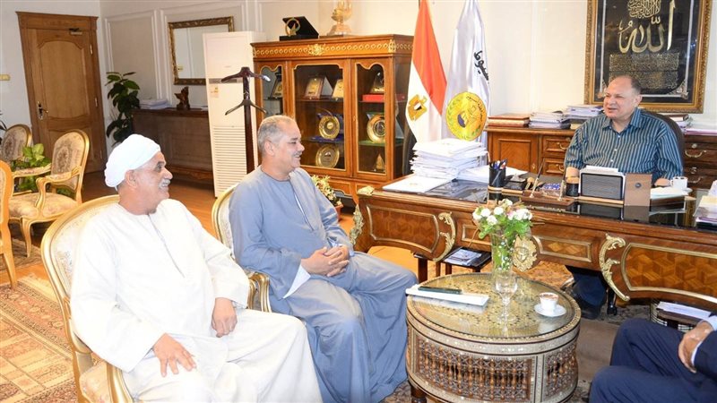 لقاء محافظ أسيوط،