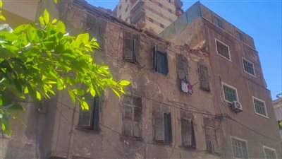 إصابة 3 أشخاص في انهيار سور عقار بحي غرب الإسكندرية (صور)