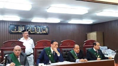 بعد إغماء محام وظهور أطفال جدد، استكمال مشاهدة الفيديوهات بقضية المتهمين بقتل طفل 