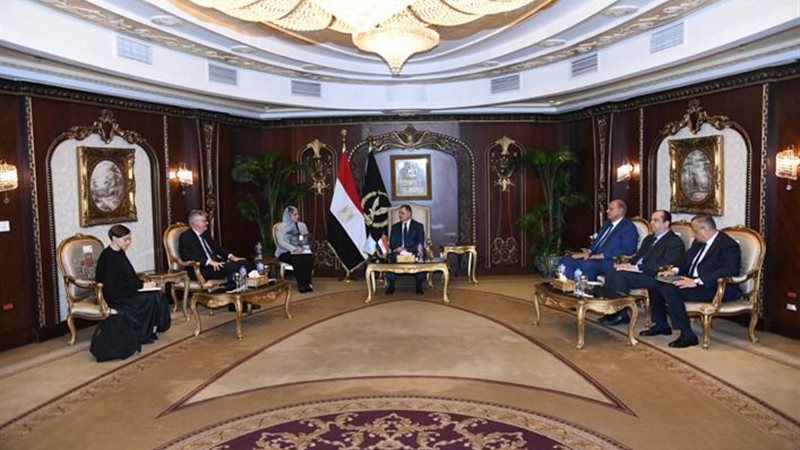 وزير الداخلية يستقبل