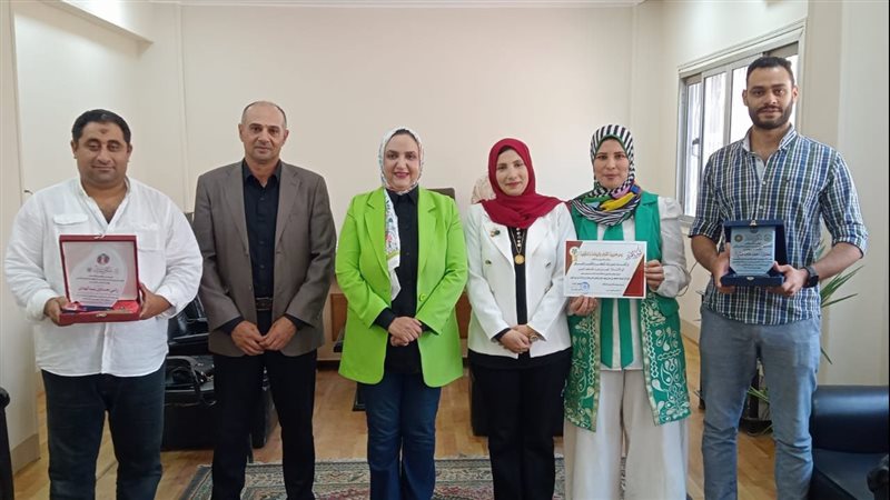 تكريم الفائزين، فيتو