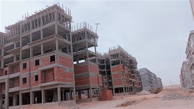رئيس العاشر من رمضان: الإسراع بمعدلات تنفيذ الوحدات السكنية وتطوير المداخل والميادين