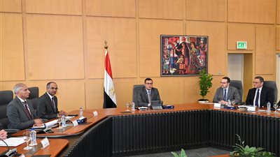وزير الإسكان يوجه بضغط معدلات تنفيذ شقق 