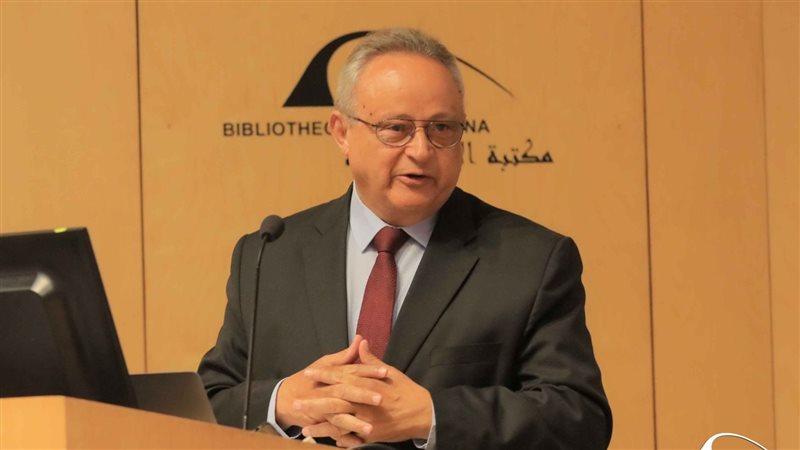 الدكتور أحمد زايد؛