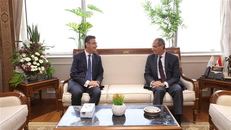 وزير التموين مع وزير