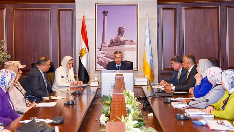 اجتماع محافظ الاسكندرية