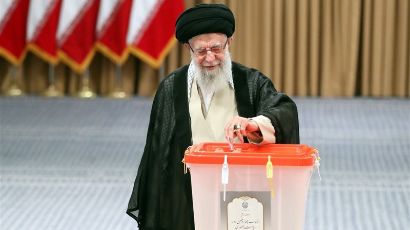 خامنئي، فيتو