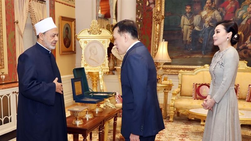 شيخ الأزهر وملك تايلاند،