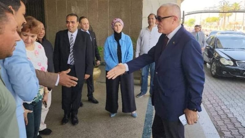 جانب من استقبال محافظ