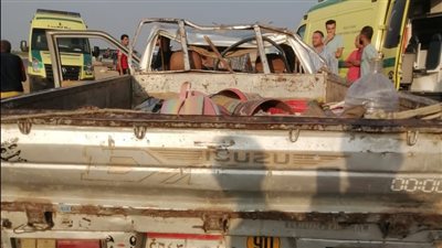 مصرع شخص وإصابة 21 آخرين إثر انقلاب سيارة عمال في الإسماعيلية 