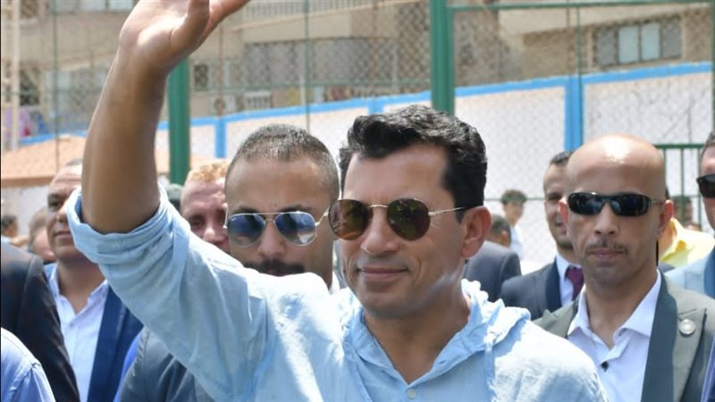 وزير الشباب والرياضة